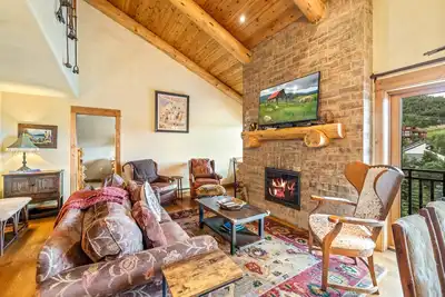 Image de Bear Claw 613 Exceptional On Mountain Condo With Ski-In/Ski-Out Access!