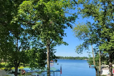 Image de Millers 2 lakehouse. Pontoon available to rent