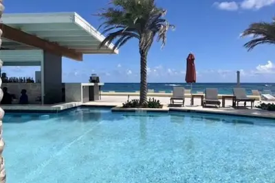 Image de Beautiful 3 bedroom Ocean Front Condo.