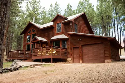Image de Great house two miles to the ski lift and closer yet to the golf course.