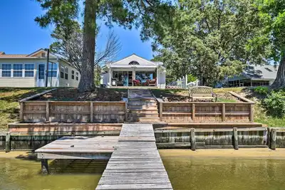 Image de Riverfront Cottage: Fire Pit & Kayaks