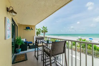 Image de Large family accommodations…Coffee till Cocktails beachfront! ! !