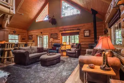 Image de Log Cabin Luxury - Only 3 miles from Sand Valley!