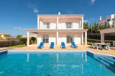 Villa Célia by Gabi Miguel