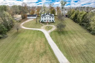 Image de Colonial Manor ~ Family Estate ~ Over 5 Private Acres ~ Easy 30 min drive to Nashville or Franklin