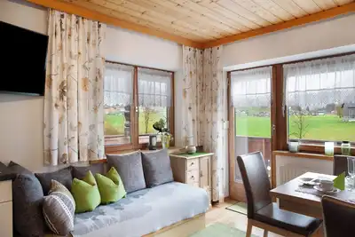 Appartement \"Haus Bergfrieden\" avec vue sur les montagnes, terrasse partagée et Wi-Fi.