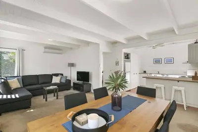Image de Mysa Anglesea. Sleeps 7. WiFi. Netflix. CafesShops
