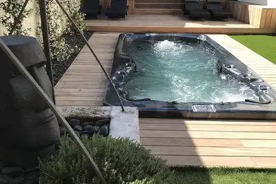 Image de Large House with Spa, right in the center, close to the beach and the market.