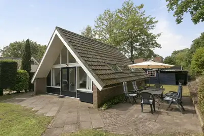 Image de Imaginez-vous dans une oasis de paix dans cette maison de vacances dans le magnifique calme et boisé Parc de Jonkerstee.
