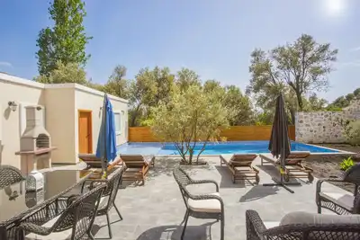 Half Moon Villa 1- Stunning Luxurious Hillside 2 Bedroom Villa