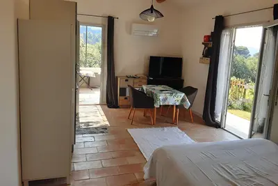 Image de Maison individuelle de 40 m2 avec piscine privée et parking