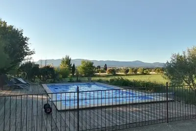Image de Mas en Provence avec piscine en pleine nature