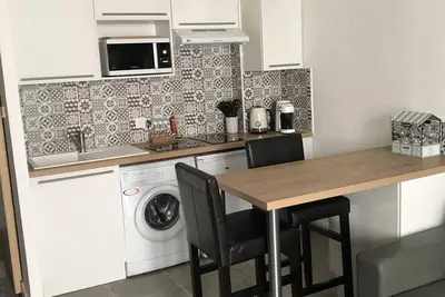 Image de Beau studio 27 m², plein centre de Cannes, refait à neuf