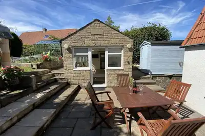 Image de Peaceful studio, quirky and unique in a large garden. near beaches, golf courses.