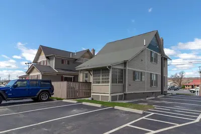 Image de House of Vines: \"Perfect location to stay and enjoy the Finger Lakes\"