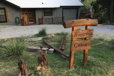 Image de Rendezvous Cabin, beautiful updated one level cabin.