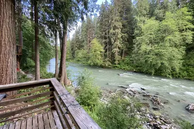 Image de A Frame Cabin right on the river! Welcome to your Oasis! !