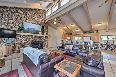 Ruidoso Home  w/ Private Wet Bar & Pool Table