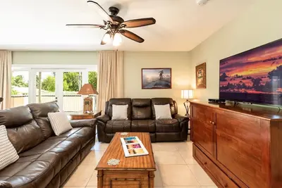 Image de **Set Sail @ Coconut Mallory** Condo + Last Key Services…