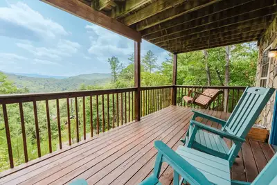 Image de Ain't No Mountain High Enough: Free Attraction Tickets, Hot Tub, Pool Table & Mountain Views