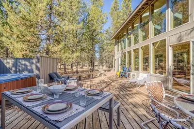 Image de Bask in the Sunroom and Hot Tub of this Relaxing 4-Bedroom Home in Sunriver!