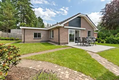 Image de Maison de vacances de luxe Ă Putten avec jardin