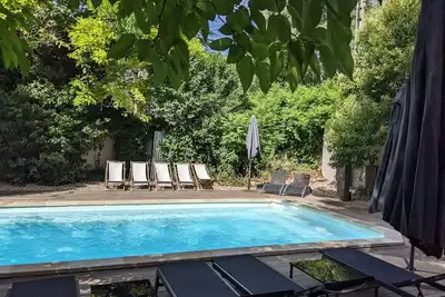 Maison avec piscine dans quartier calme proche Avignon