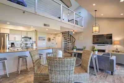 Image de Walk to Beach: Condo w/ Pool in Indian Shores!