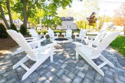 Image de 2 blocks to beach, 1 block to kids park, fire pit