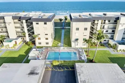 Image de *Family Friendly* Oceanfront Condominium