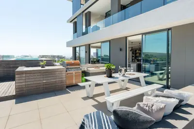 Image de Luxury Penthouse-Living | Pool Deck | Bbq | Views