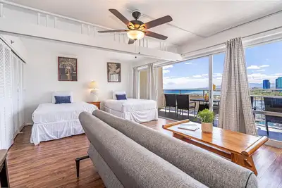 Image de Ocean-Marina Views Condo Steps Away from the Beach w/Awesome Ilikai Amenities