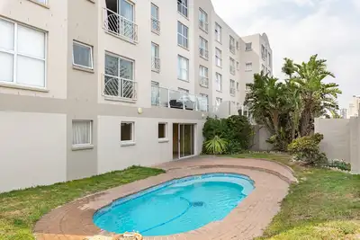 Image de Spacious and Stylish | Pool Access | Dstv
