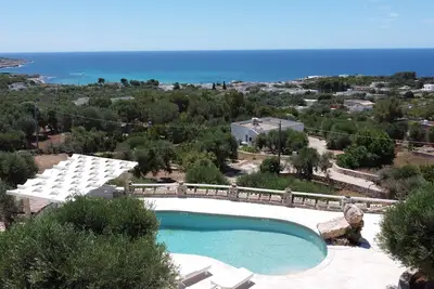 Image de Villa Poesia Blu swimming pool and Jacuzzi sea view up to 8 seats and 4000 sqm Park