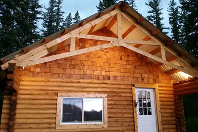 Image de Log cabin on the James River in Alberta