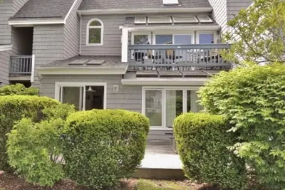 Image de Family vacation home walking distance to the beach