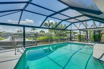 Image de Canalfront Home w/ Dock & Pool: 5 Mi to Ft Myers!