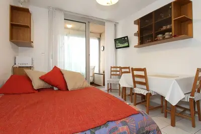 Image de Studio fonctionnel avec loggia fermée à Balaruc-les-Bains, proche centre, parking collectif, tout équipé