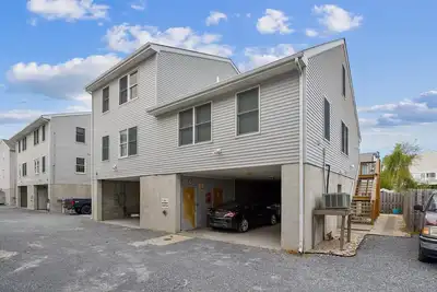 Image de Condo in Dewey. Book today!