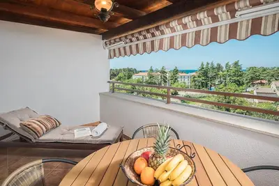 Image de Popular fully equipped modern one bedroom apartment in a top location in Porec near the beach and with sea view