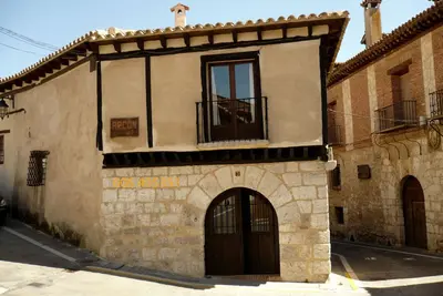 16th century manor house, 5 people Simancas