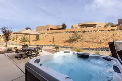 Image de Red Rock & Turned Wood Escape At Ledges Golf Club *Private Hot Tub Included!