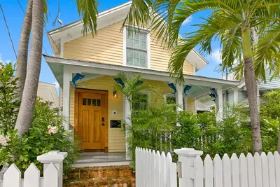 Image de Summer Lovin~Incredibly Located 3 Bedroom, 3 Bathroom Home w\/ Pool!