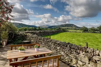 Image de Cosy luxurious 18th century stone built character cottage with stunning views