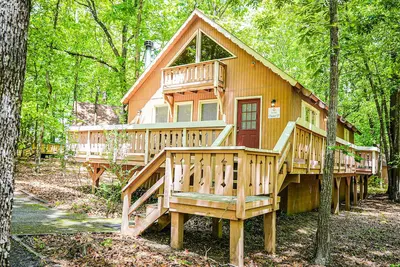 Image de Lovely wooded view chalet is your weekend escape!