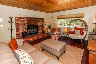 Image de Bohemia Big Bear w/ Hot Tub + Games