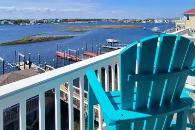 Image de Canal front views, gorgeous sunsets and your own boat dock!