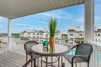 Image de Walk to Shops & Lake: Pool-View Osage Beach Unit