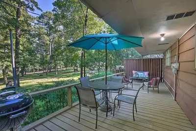 Image de Lake O’ the Pines Retreat w/ Water Access!