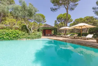 Image de Luxueuse villa \"La Casa Roja\" avec piscine, vue sur les montagnes et Wi-Fi